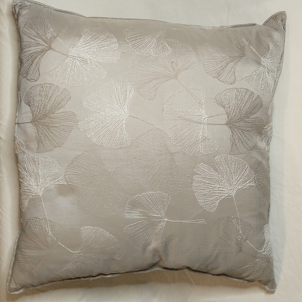 🏠 Thro Lillypad Lg Throw Pillow